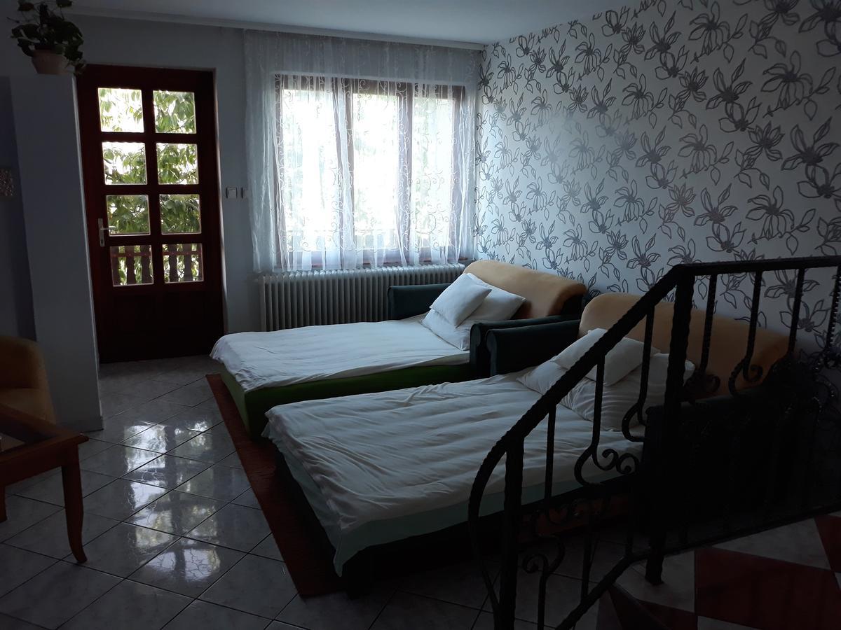 לנטי Rozsa Apartman מראה חיצוני תמונה