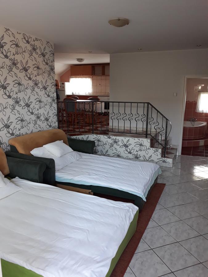 לנטי Rozsa Apartman מראה חיצוני תמונה